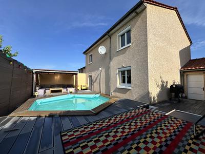 Maison - 140 m² - 5 pièces