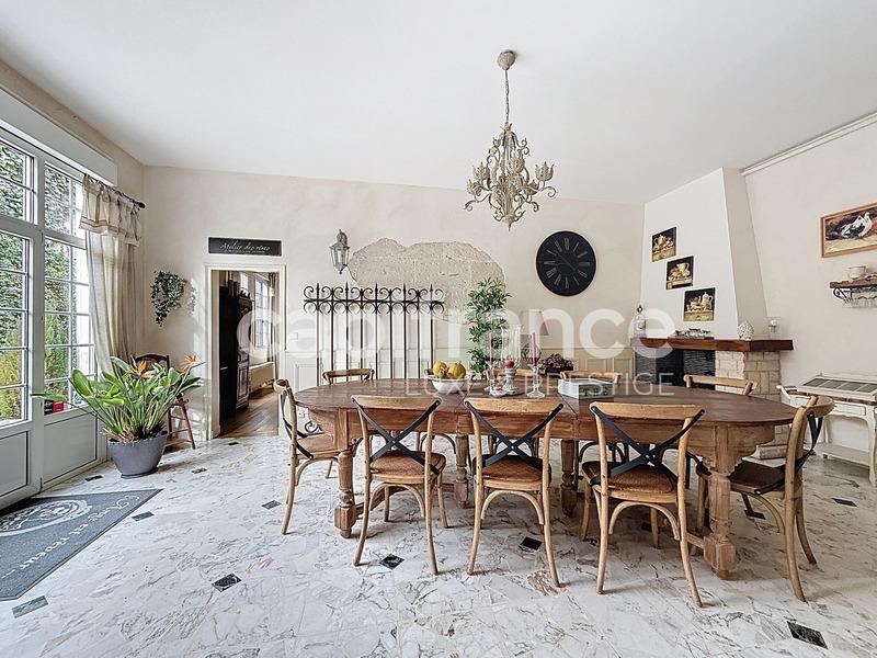 Maison - 420 m² - 13 pièces