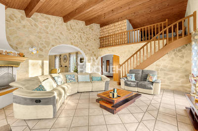 Maison - 221 m² - 7 pièces