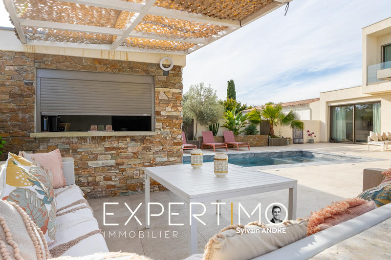 Maison - 230 m² - 9 pièces