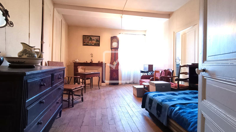 Maison - 234 m² - 8 pièces