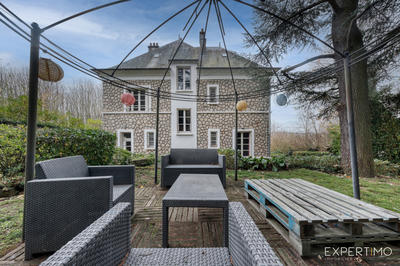 Maison - 182 m² - 9 pièces