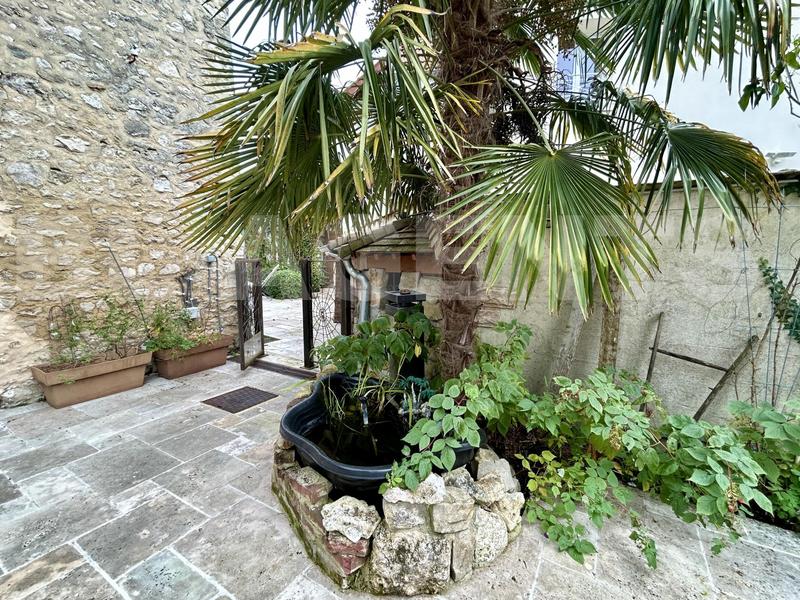 Maison - 280 m² - 10 pièces