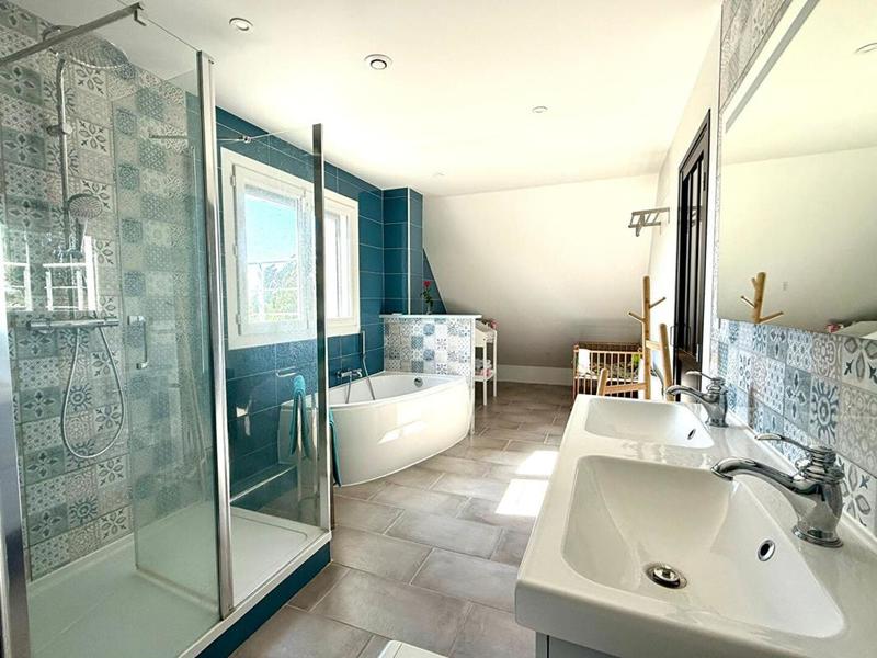 Maison - 180 m² - 6 pièces