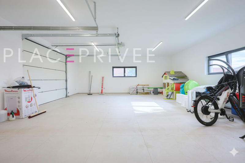 Maison - 300 m² - 9 pièces