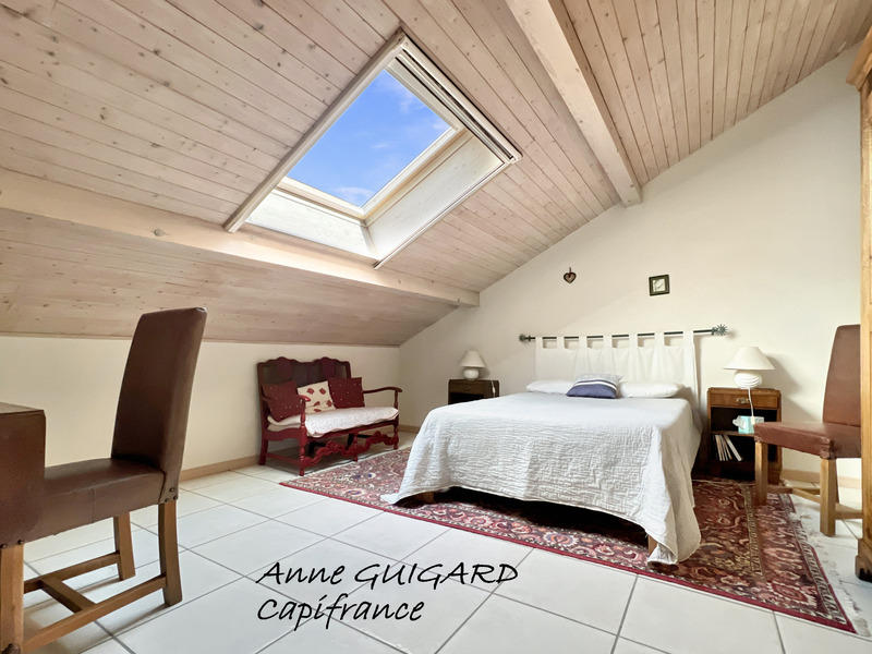 Maison - 232 m² - 7 pièces