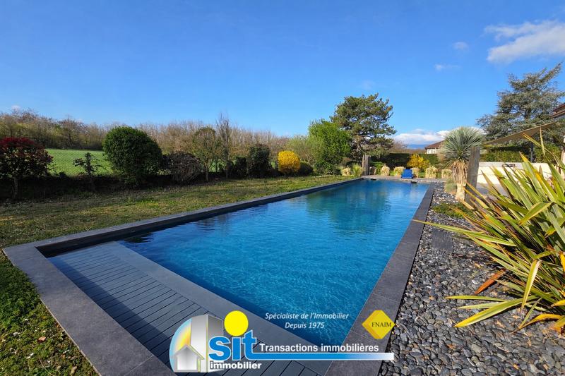 Maison - 212 m² - 7 pièces