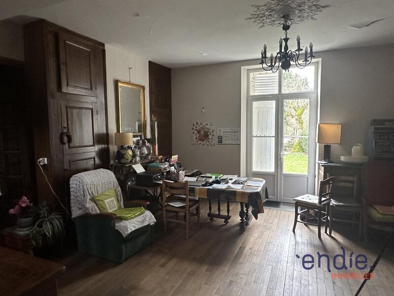 Maison - 328 m² - 10 pièces