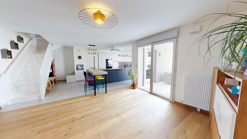 Appartement - 165 m² - 6 pièces