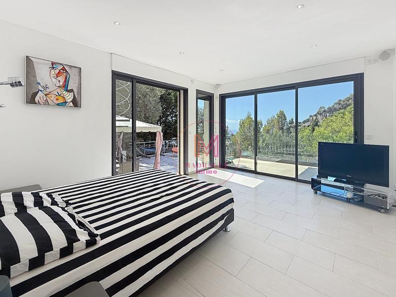 Maison - 216 m² - 6 pièces