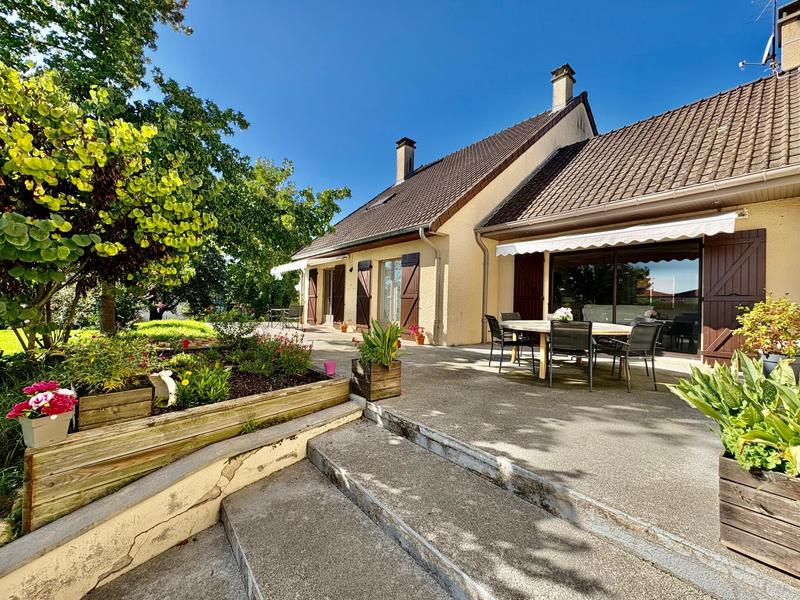 Maison - 357 m² - 10 pièces