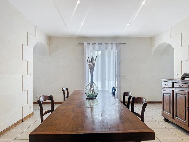 Maison - 300 m² - 7 pièces