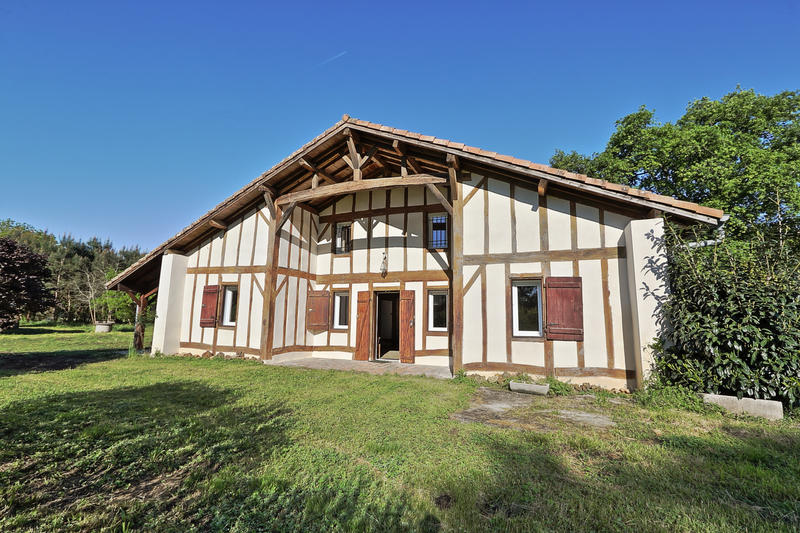 Propriété - 317 m² - 10 pièces