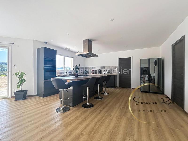 Villa - 181 m² - 6 pièces