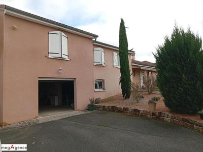 Maison traditionnelle - 148 m² - 7 pièces