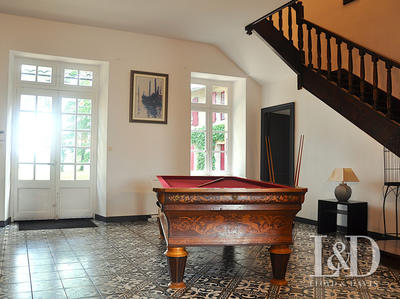 Maison - 660 m² - 25 pièces