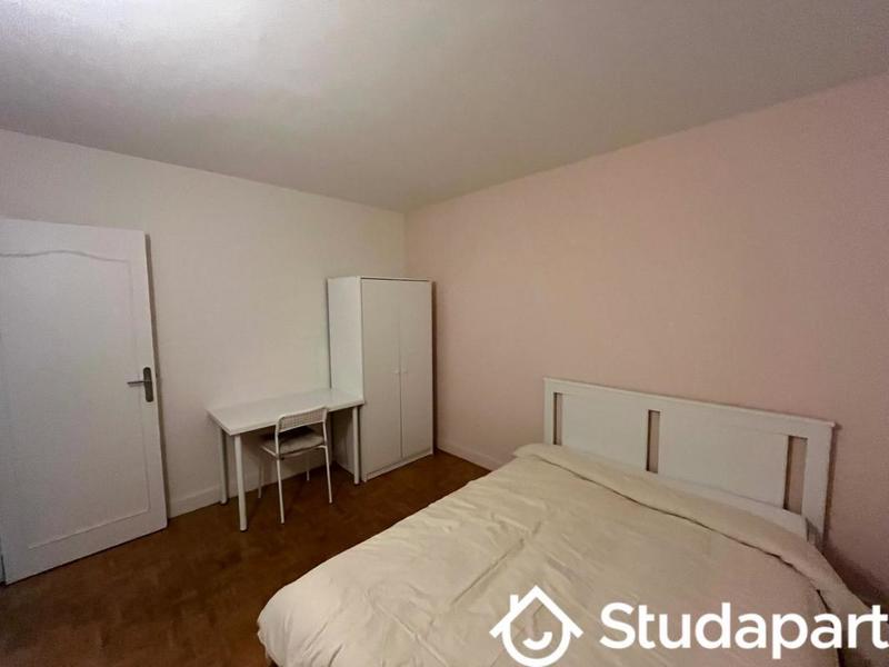 Chambre - 11 m² - 1 pièce