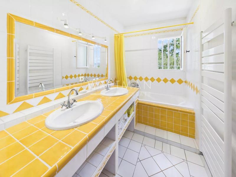 Villa - 176 m² - 6 pièces