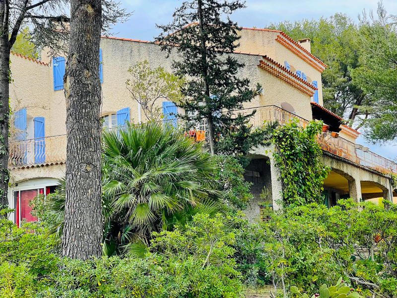 Propriété - 445 m² - 10 pièces