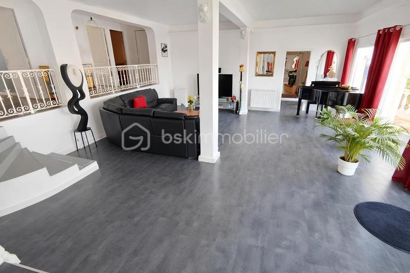 Villa - 167 m² - 6 pièces