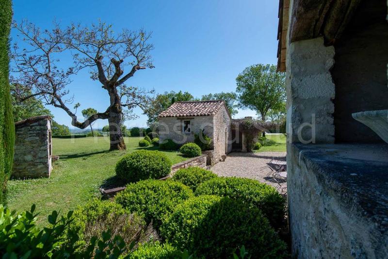 Propriété - 714 m² - 12 pièces