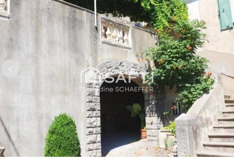 Maison - 216 m² - 7 pièces