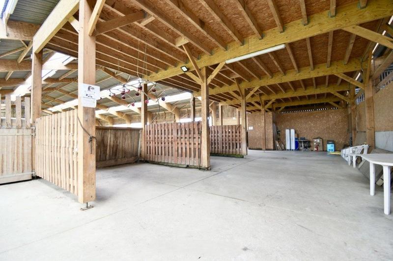 Ferme - 1 900 m² - 10 pièces