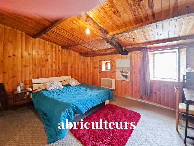 Maison - 230 m² - 6 pièces