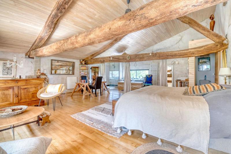 Maison - 298 m² - 10 pièces