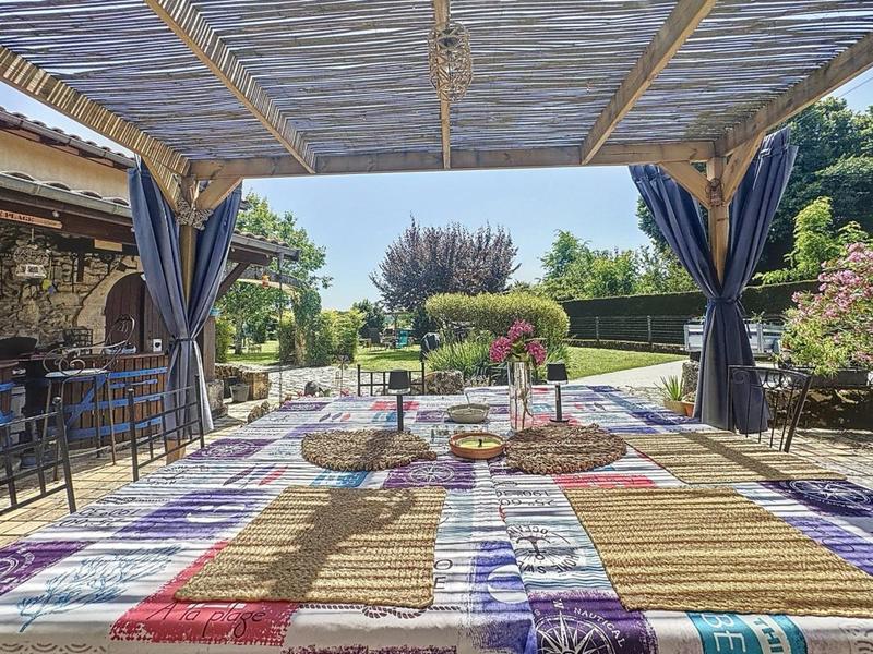 Maison - 260 m² - 8 pièces