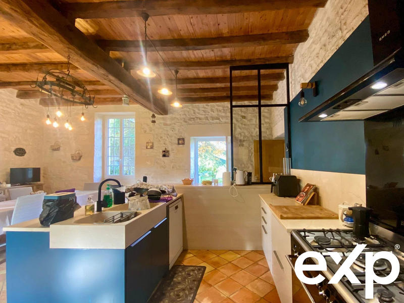 Maison - 594 m² - 15 pièces