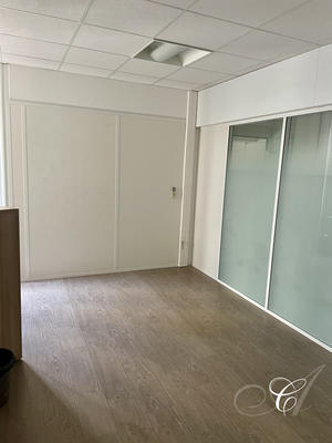 Bureau - 81 m² - 4 pièces