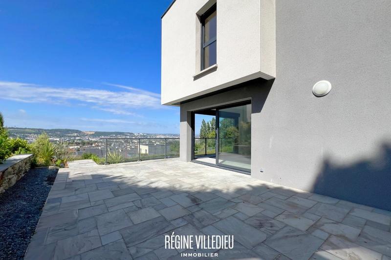 Maison - 210 m² - 5 pièces