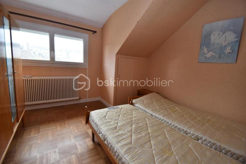 Maison traditionnelle - 90 m² - 4 pièces