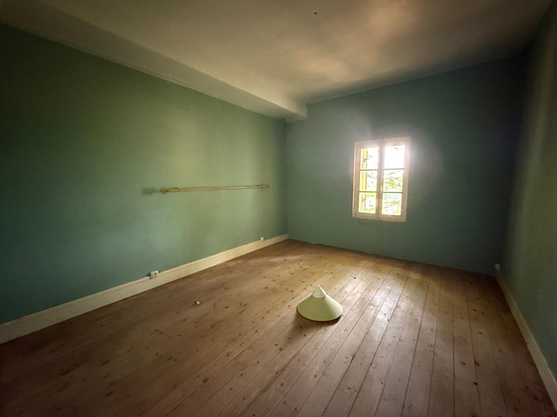 Maison - 300 m² - 12 pièces