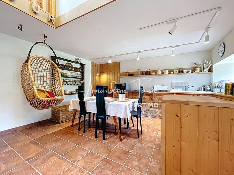 Maison - 224 m² - 8 pièces