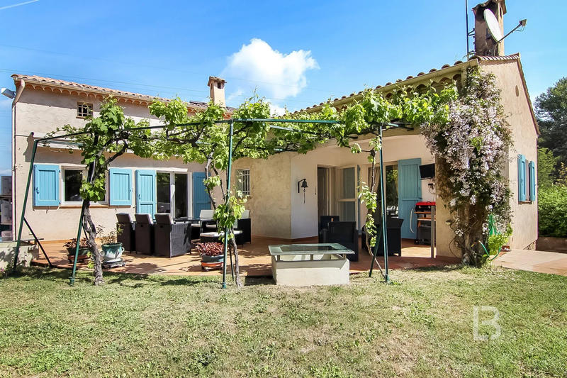 Maison - 238 m² - 9 pièces
