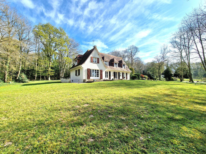 Maison - 300 m² - 10 pièces