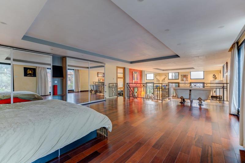 Loft - 107 m² - 4 pièces