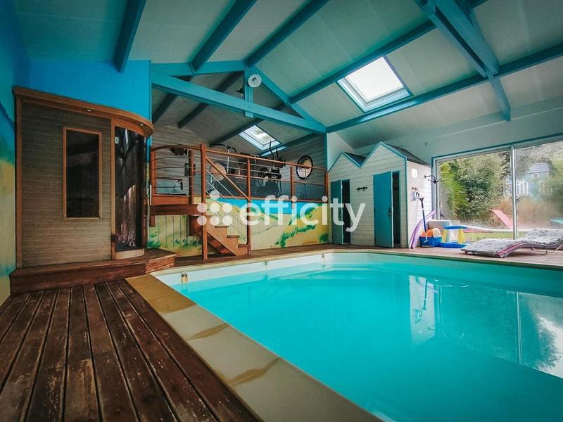 Maison - 345 m² - 10 pièces