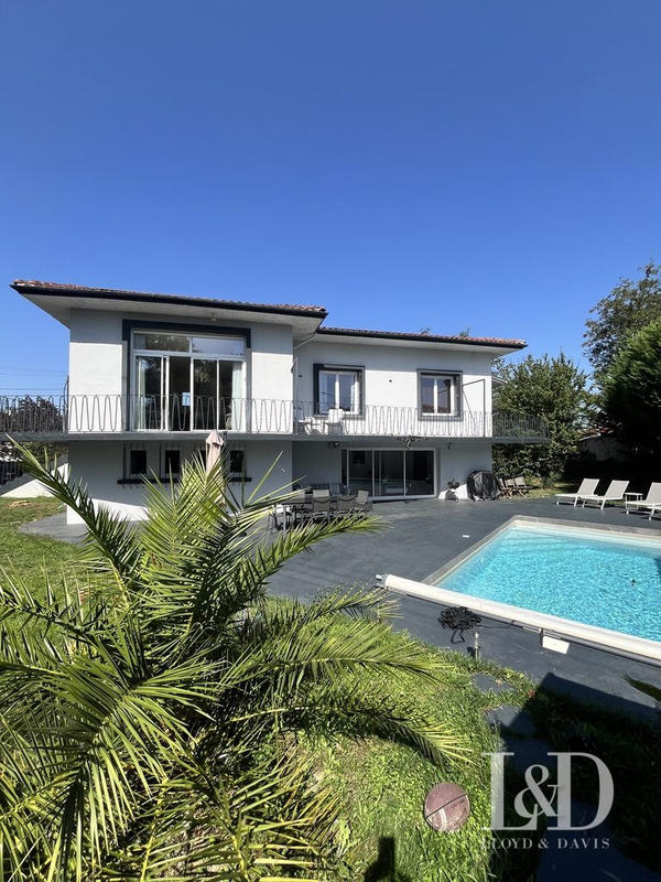 Maison contemporaine - 223 m² - 8 pièces