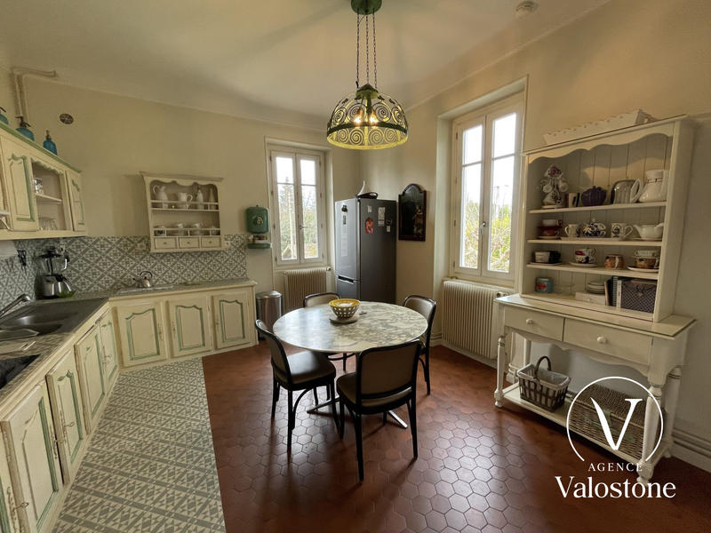 Maison traditionnelle - 285 m² - 10 pièces