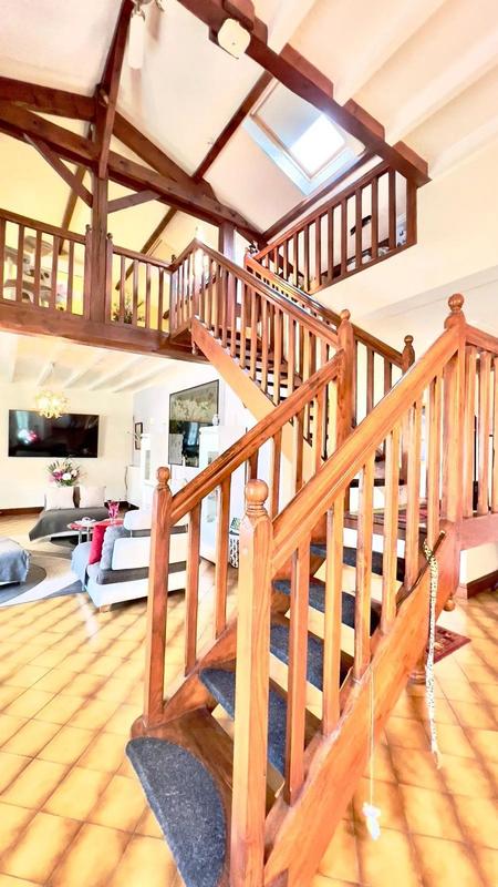 Maison - 349 m² - 10 pièces