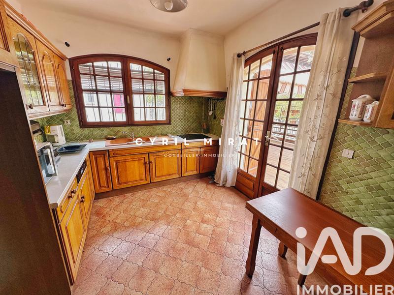 Maison - 260 m² - 14 pièces