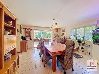 Maison - 202 m² - 7 pièces