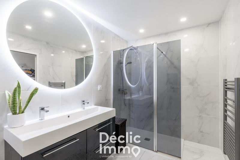 Maison - 195 m² - 8 pièces