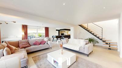 Maison - 325 m² - 7 pièces