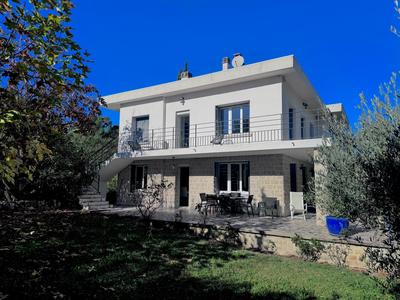 Maison - 185 m² - 6 pièces