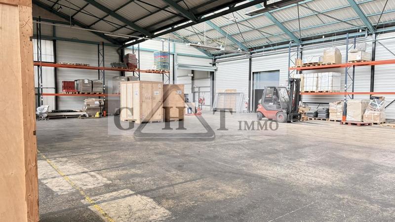 Entrepôt - 2 500 m²