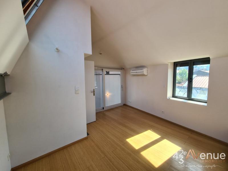 Loft - 175 m² - 5 pièces